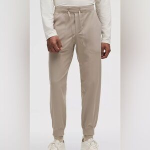 Lululemon Men’s ABC Warpstreme Jogger Shorter Warm Ash Grey Small